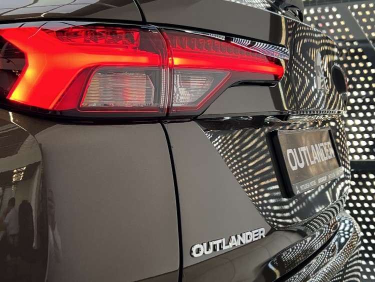Mitsubishi Outlander 2024 2.5 MiVEC CVT (184 к.с.) S-AWC Ultimate