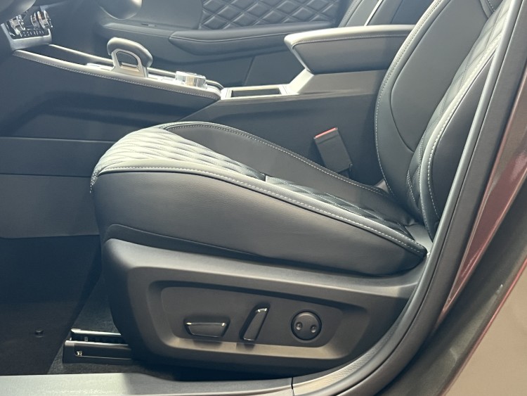 Mitsubishi Outlander 2024 2.5 MiVEC CVT (184 к.с.) S-AWC Ultimate