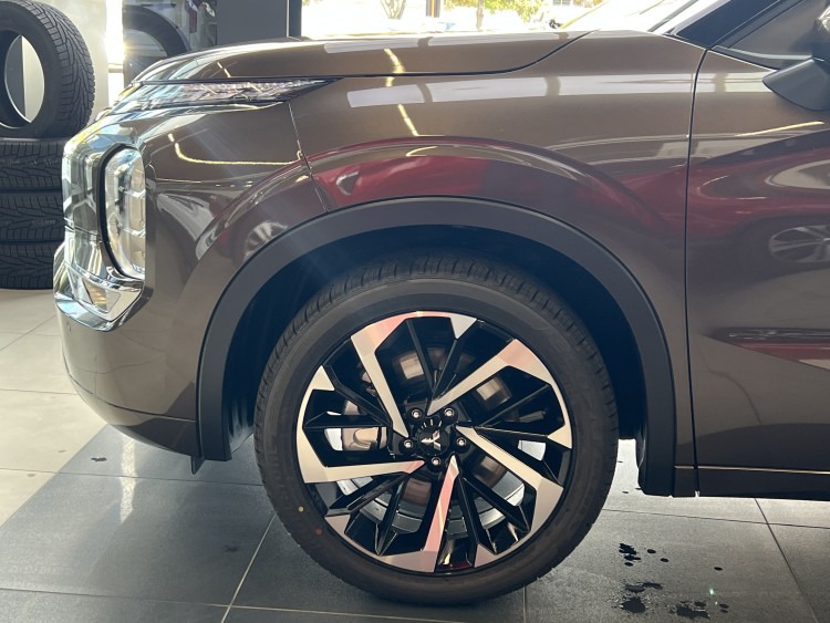 Mitsubishi Outlander 2024 2.5 MiVEC CVT (184 к.с.) S-AWC Ultimate