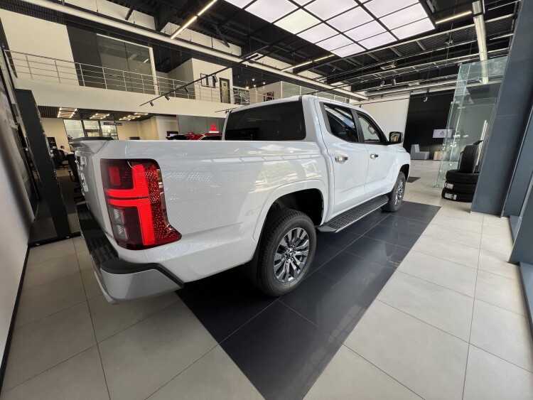 Mitsubishi L 200 2025 2.4 DI-D AT (204 к.с.) 4WD Ultimate