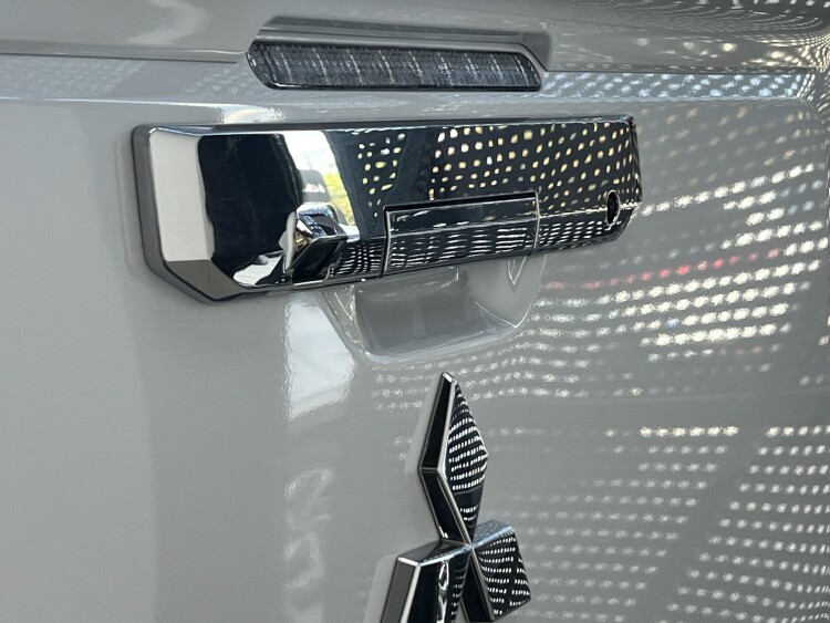 Mitsubishi L 200 2025 2.4 DI-D AT (204 к.с.) 4WD Ultimate