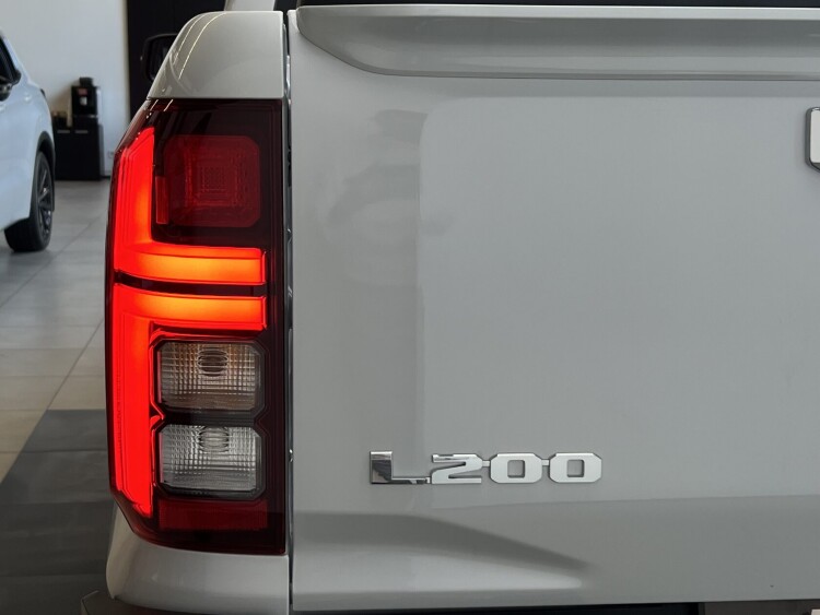 Mitsubishi L 200 2025 2.4 DI-D AT (204 к.с.) 4WD Ultimate