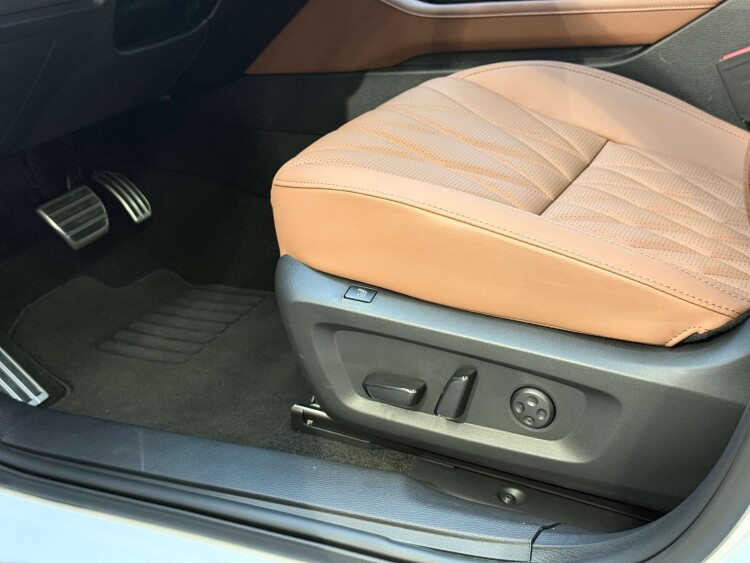 Mitsubishi Outlander 2025 2.5 MiVEC CVT (184 к.с.) S-AWC Ultimate