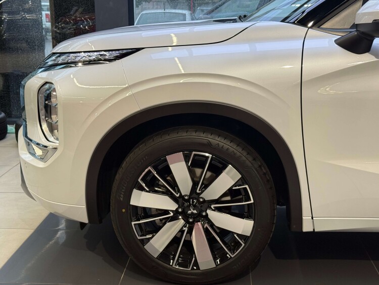 Mitsubishi Outlander 2025 2.5 MiVEC CVT (184 к.с.) S-AWC Ultimate