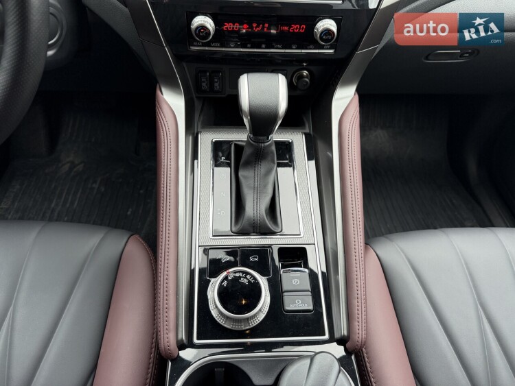 Mitsubishi Pajero Sport 2025 3.0 MIVEC АТ (209 к.с.) Super Select 4WD-II Ultimate
