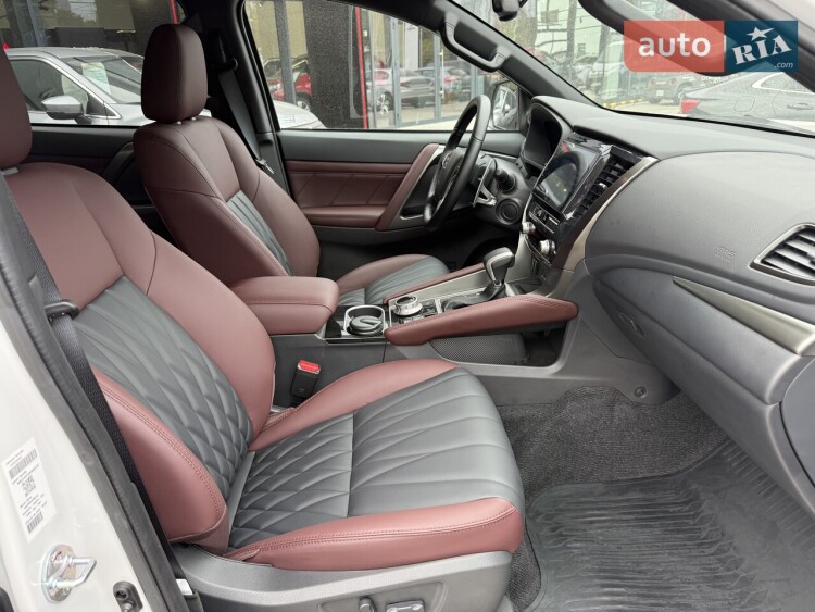 Mitsubishi Pajero Sport 2025 3.0 MIVEC АТ (209 к.с.) Super Select 4WD-II Ultimate