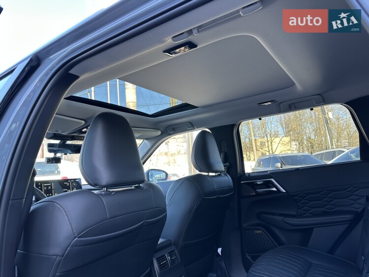 Mitsubishi Outlander 2025 2.5 MiVEC CVT (184 к.с.) S-AWC Ultimate