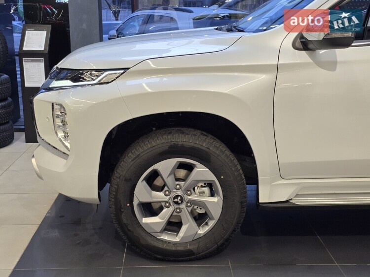 Mitsubishi Pajero Sport 2025 3.0 MIVEC АТ (209 к.с.) Super Select 4WD-II Instyle