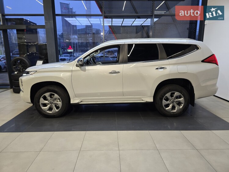 Mitsubishi Pajero Sport 2025 3.0 MIVEC АТ (209 к.с.) Super Select 4WD-II Instyle