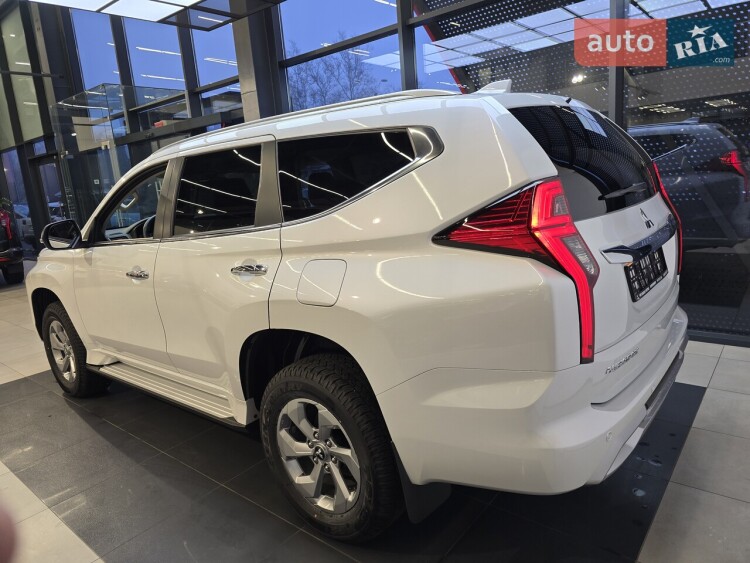 Mitsubishi Pajero Sport 2025 3.0 MIVEC АТ (209 к.с.) Super Select 4WD-II Instyle