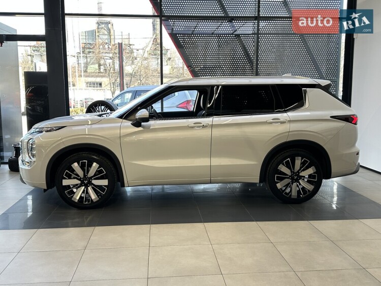 Mitsubishi Outlander 2025 2.5 MiVEC CVT (184 к.с.) S-AWC Ultimate
