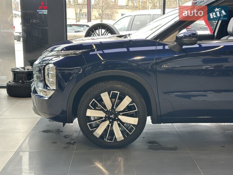Mitsubishi Outlander 2025 2.5 MiVEC CVT (184 к.с.) S-AWC Ultimate