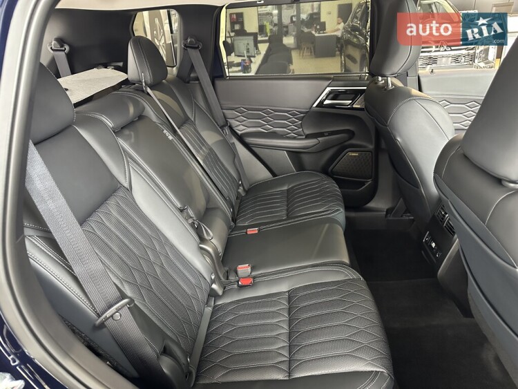 Mitsubishi Outlander 2025 2.5 MiVEC CVT (184 к.с.) S-AWC Ultimate