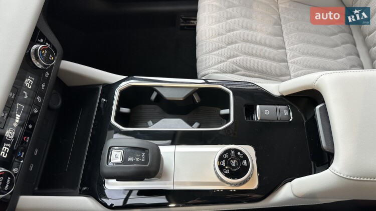 Mitsubishi Outlander 2025 2.5 MiVEC CVT (184 к.с.) S-AWC Ultimate