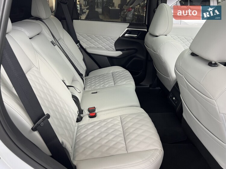 Mitsubishi Outlander 2025 2.5 MiVEC CVT (184 к.с.) S-AWC Ultimate