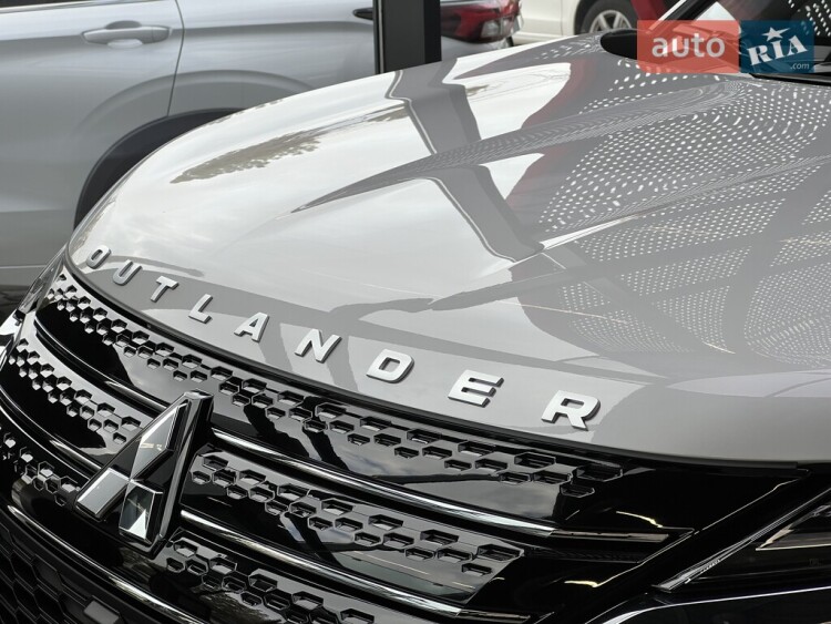 Mitsubishi Outlander 2025 2.5 MiVEC CVT (184 к.с.) S-AWC Ultimate