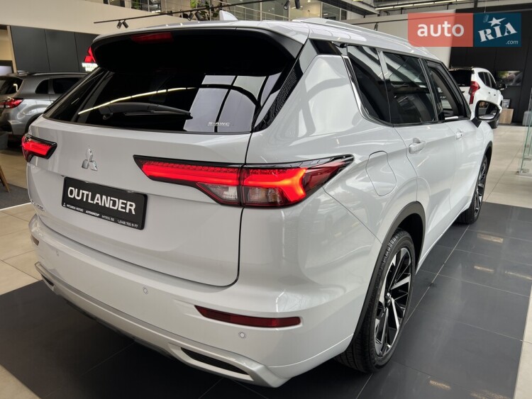 Mitsubishi Outlander 2025 2.5 MiVEC CVT (184 к.с.) S-AWC Ultimate