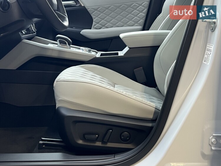 Mitsubishi Outlander 2025 2.5 MiVEC CVT (184 к.с.) S-AWC Ultimate