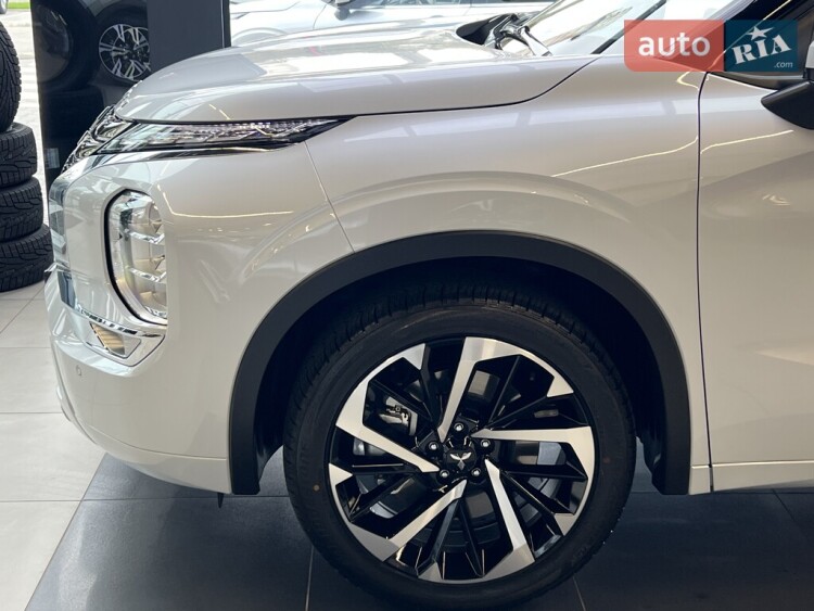 Mitsubishi Outlander 2025 2.5 MiVEC CVT (184 к.с.) S-AWC Ultimate