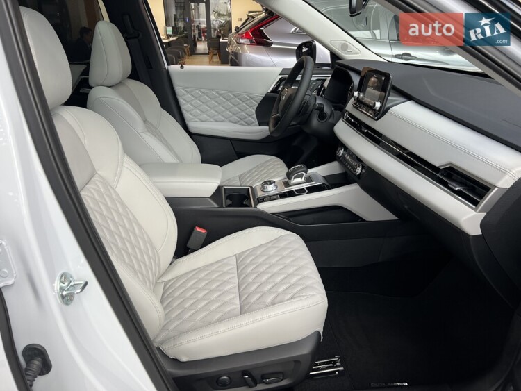 Mitsubishi Outlander 2025 2.5 MiVEC CVT (184 к.с.) S-AWC Ultimate