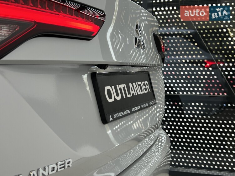 Mitsubishi Outlander 2025 2.5 MiVEC CVT (184 к.с.) S-AWC Ultimate