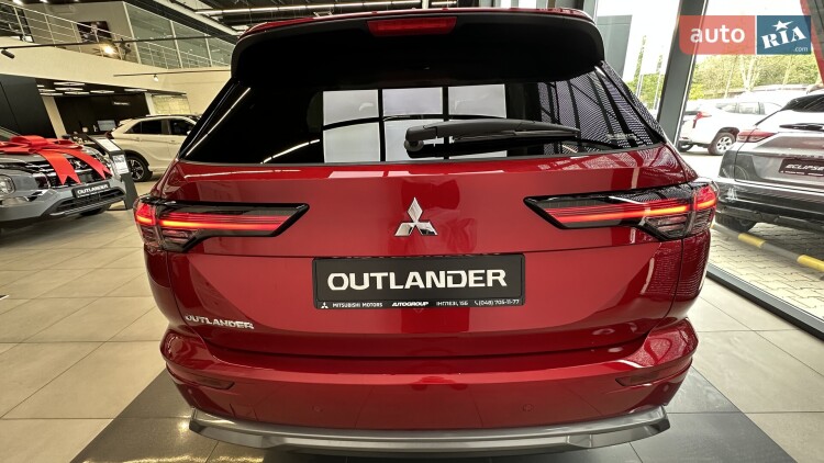 Mitsubishi Outlander 2025 2.5 MiVEC CVT (184 к.с.) S-AWC Intense