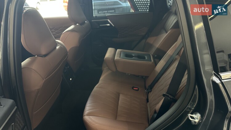 Mitsubishi Outlander 2026 2.5 MiVEC CVT (184 к.с.) S-AWC Ultimate