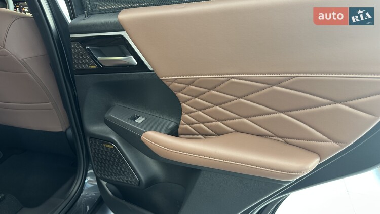 Mitsubishi Outlander 2026 2.5 MiVEC CVT (184 к.с.) S-AWC Ultimate