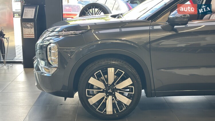 Mitsubishi Outlander 2026 2.5 MiVEC CVT (184 к.с.) S-AWC Ultimate