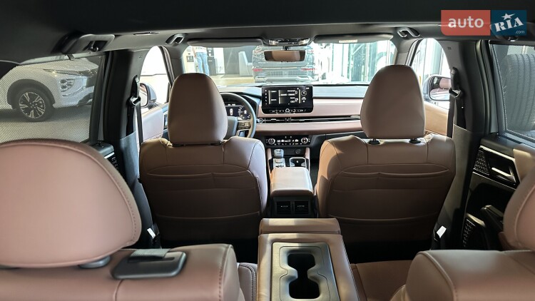 Mitsubishi Outlander 2026 2.5 MiVEC CVT (184 к.с.) S-AWC Ultimate