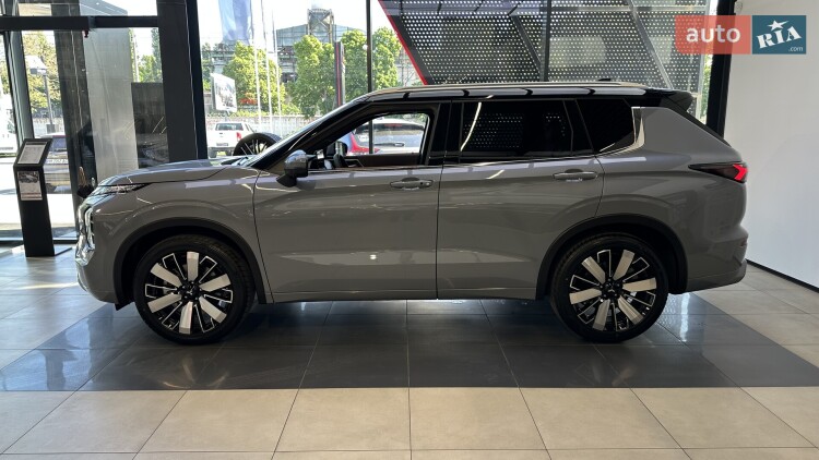 Mitsubishi Outlander 2026 2.5 MiVEC CVT (184 к.с.) S-AWC Ultimate
