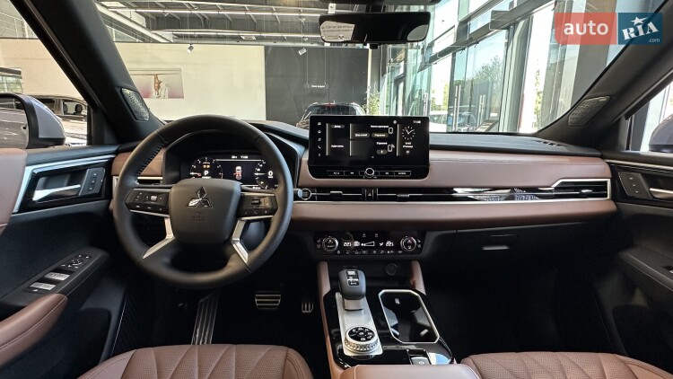 Mitsubishi Outlander 2026 2.5 MiVEC CVT (184 к.с.) S-AWC Ultimate