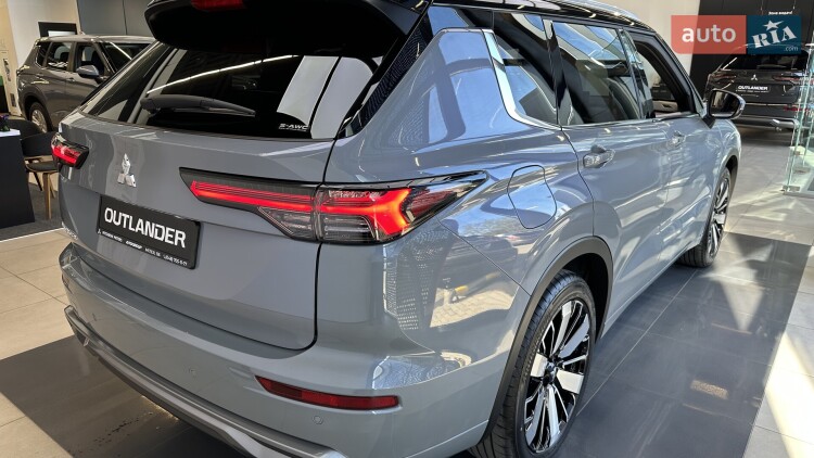 Mitsubishi Outlander 2026 2.5 MiVEC CVT (184 к.с.) S-AWC Ultimate