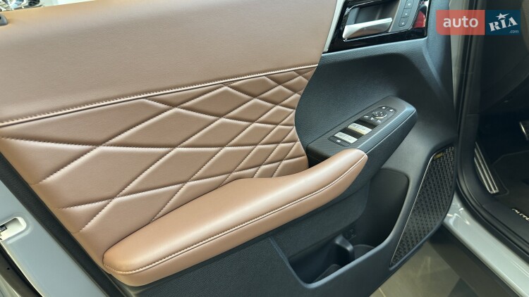 Mitsubishi Outlander 2026 2.5 MiVEC CVT (184 к.с.) S-AWC Ultimate