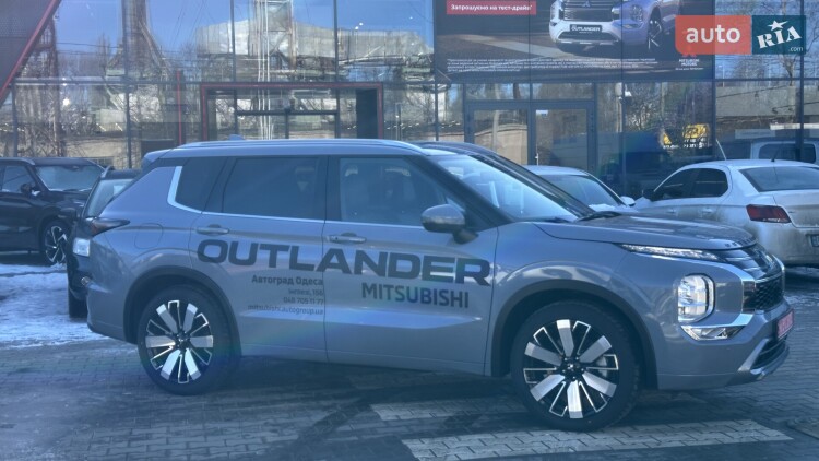 Mitsubishi Outlander 2025 2.5 MiVEC CVT (184 к.с.) S-AWC Ultimate