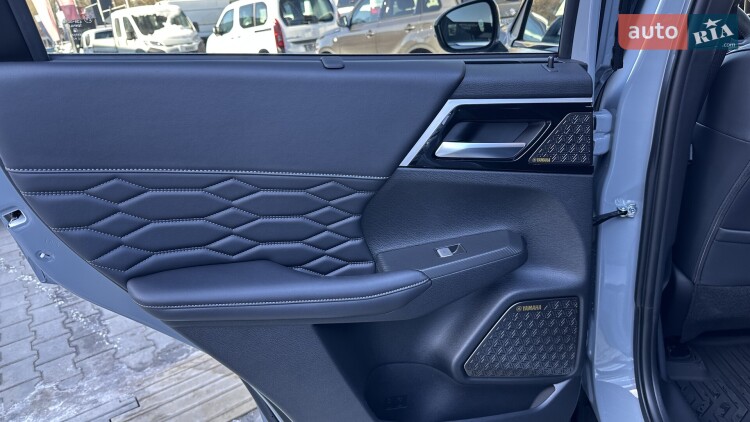 Mitsubishi Outlander 2025 2.5 MiVEC CVT (184 к.с.) S-AWC Ultimate