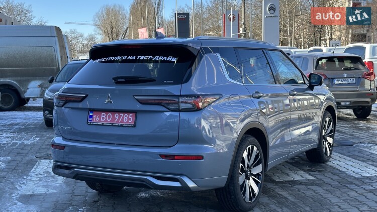 Mitsubishi Outlander 2025 2.5 MiVEC CVT (184 к.с.) S-AWC Ultimate