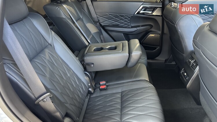 Mitsubishi Outlander 2026 2.5 MiVEC CVT (184 к.с.) S-AWC Ultimate