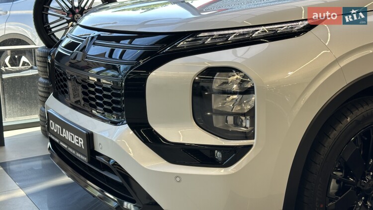 Mitsubishi Outlander 2026 2.5 MiVEC CVT (184 к.с.) S-AWC Ultimate
