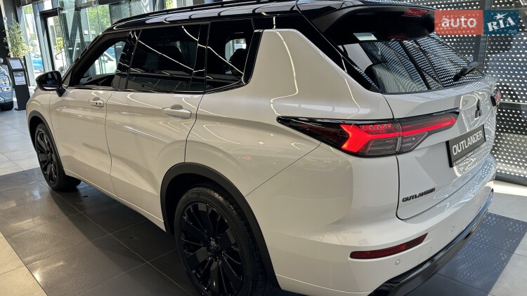 Mitsubishi Outlander 2026 2.5 MiVEC CVT (184 к.с.) S-AWC Ultimate