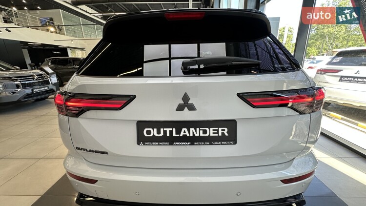 Mitsubishi Outlander 2026 2.5 MiVEC CVT (184 к.с.) S-AWC Ultimate