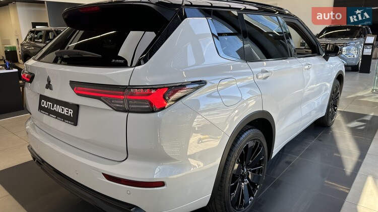 Mitsubishi Outlander 2026 2.5 MiVEC CVT (184 к.с.) S-AWC Ultimate