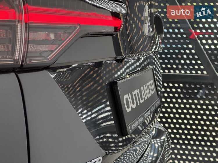 Mitsubishi Outlander 2026 2.5 MiVEC CVT (184 к.с.) S-AWC Ultimate
