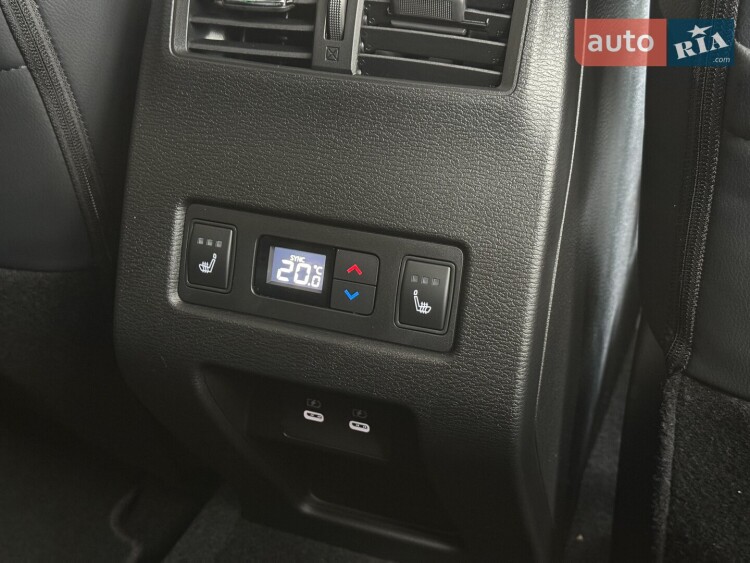 Mitsubishi Outlander 2026 2.5 MiVEC CVT (184 к.с.) S-AWC Ultimate