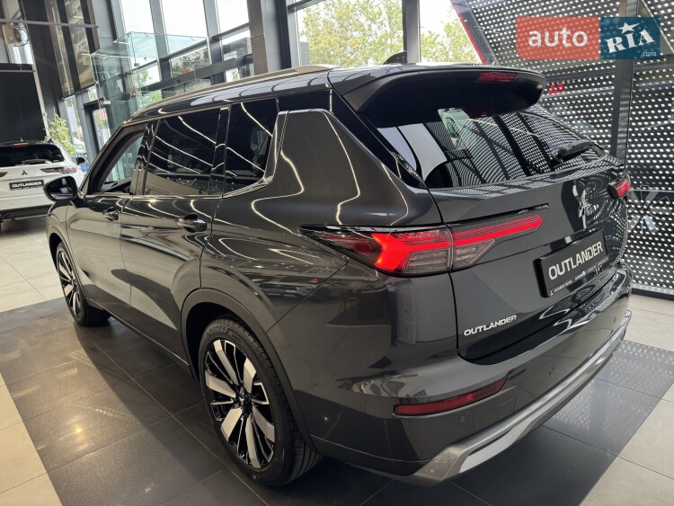 Mitsubishi Outlander 2026 2.5 MiVEC CVT (184 к.с.) S-AWC Ultimate