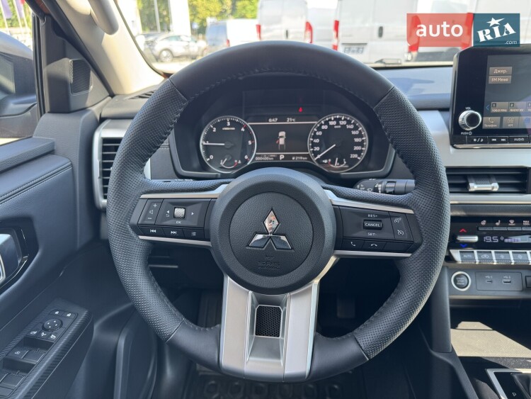 Mitsubishi L 200 2025 2.4 DI-D AT (204 к.с.) 4WD Ultimate