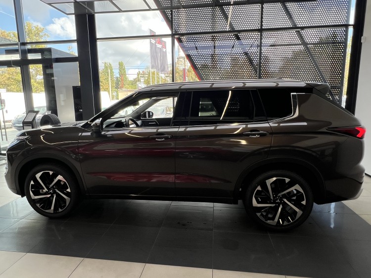 Mitsubishi Outlander 2024 2.5 MiVEC CVT (184 к.с.) S-AWC Ultimate