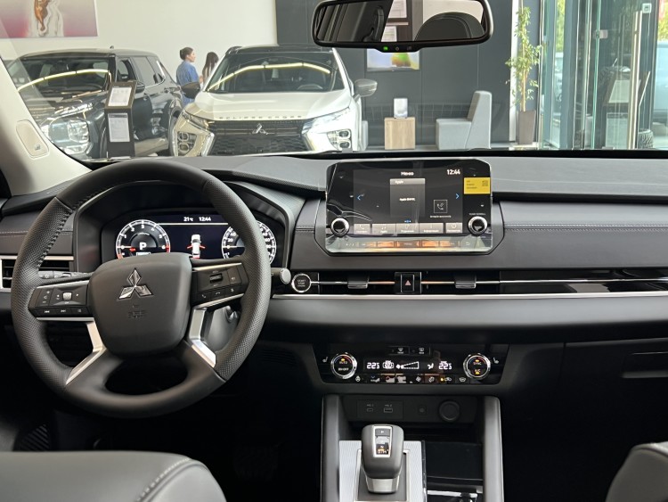 Mitsubishi Outlander 2024 2.5 MiVEC CVT (184 к.с.) S-AWC Ultimate